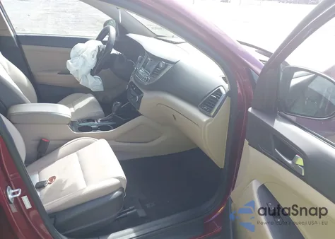 2017 Hyundai Tucson Value z USA, uszkodzony, nr VIN KM8J33A29HU557633